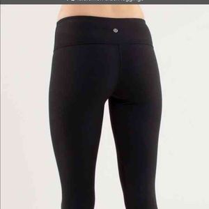 Lululemon black low rise wunder unders never worn